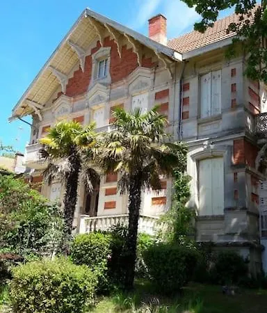 Escamillo Yourhosthelper Apartment *