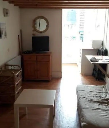 Escamillo Yourhosthelper Apartamento